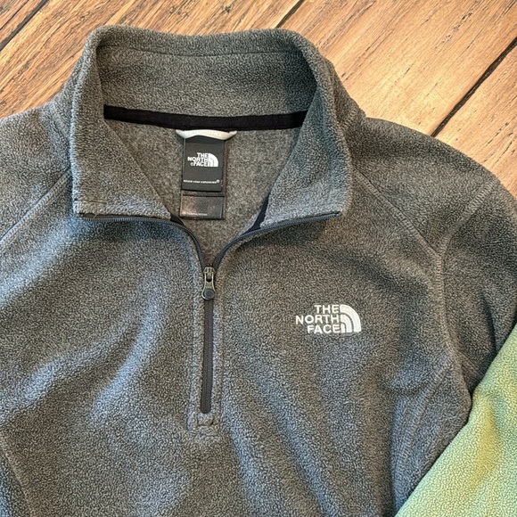 The North Face Quarter Zip Fleece Pullover - Picture 2 of 4